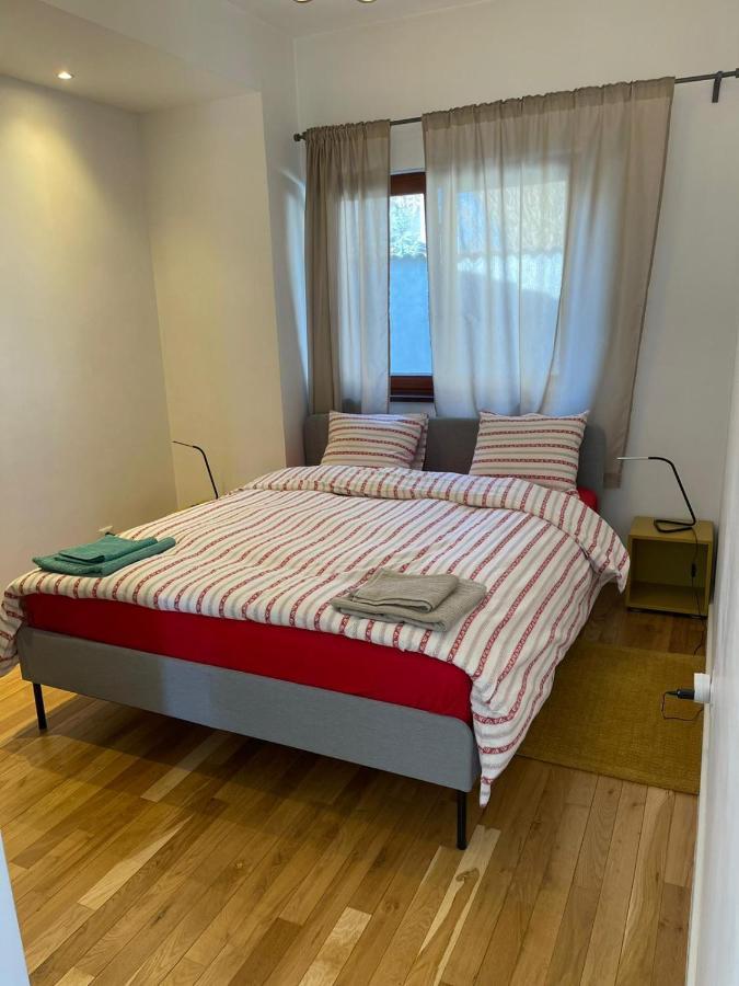 Tinamore Otopeni Bagian luar foto